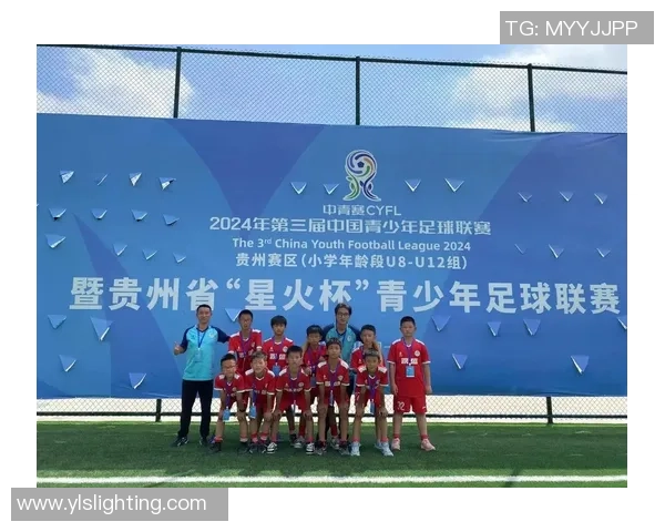 重温足球明星进场瞬间的激情与魅力，模仿他们的经典视频让你感受赛场氛围